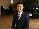 皆様こんにちは!セールスアドバイザーの樽井と申します。私自身車が大好きで、特に輸入車への思い入れが強く憧れの高級車に囲まれながら営業させて頂いております!お近くにお立ち寄りの際は是非お声掛け下さい!