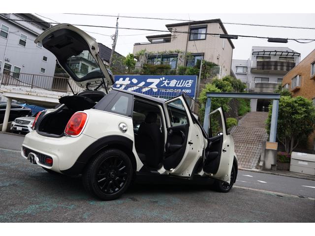 ＭＩＮＩ クーパーＳ　正規ディーラー車　後期モデル　純正１６インチブラックホイール　ブラックルーフ　ペッパーパッケージ　クロームラインエクステリア　純正ナビゲーション　ソナー付リアビェーカメラ　純正ＥＴＣ　スペアキー有（6枚目）