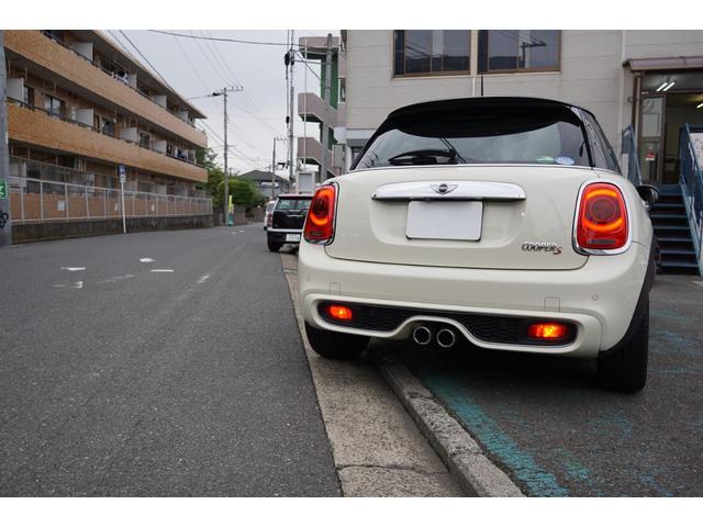 ＭＩＮＩ クーパーＳ　正規ディーラー車　後期モデル　純正１６インチブラックホイール　ブラックルーフ　ペッパーパッケージ　クロームラインエクステリア　純正ナビゲーション　ソナー付リアビェーカメラ　純正ＥＴＣ　スペアキー有（9枚目）