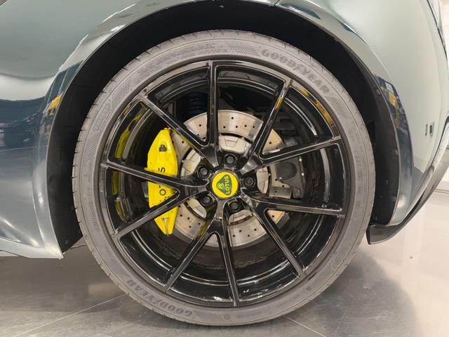 エミーラ Ｖ６　ファーストエディション　ワンオーナー／６速ＭＴ／タンレザーシート＆ブラックパック／イエローキャリパー／（6枚目）