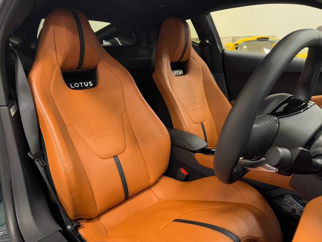 エミーラ Ｖ６　ファーストエディション　ワンオーナー／６速ＭＴ／タンレザーシート＆ブラックパック／イエローキャリパー／（30枚目）