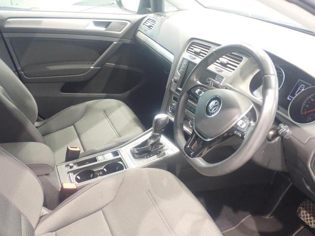 ゴルフ TSIコンフォートラインブルーモーションテクノロジー スマートエントリー アクティブクルーズコントロール 地デジ 記録簿 オートエアコン ABS エアバック パワーウィンドウ アルミ ESC ナビTV ETC2.0 盗難防止 メモリーナビ キーレスキー(12枚目)