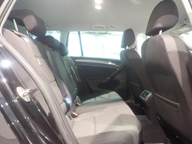 後部座席も十分なスペースを確保。快適です。