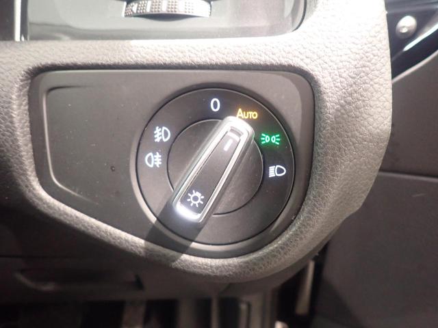 オートライト付！トンネルが連続している高速道路などＯＮＯＦＦしなくても大丈夫なのでとっても便利です。