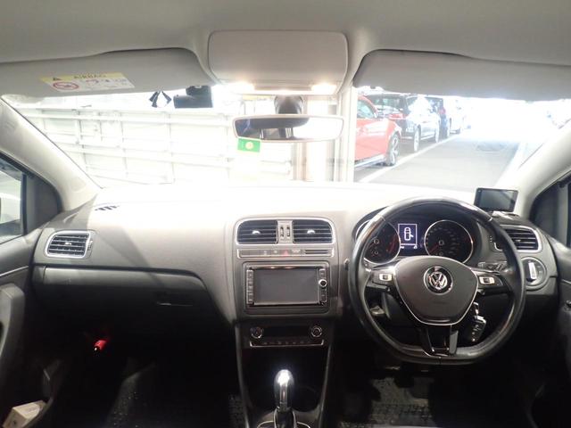 しっかりまとまった感のあるインパネ。各操作スイッチなども使いやすい位置に配置されていますよ。