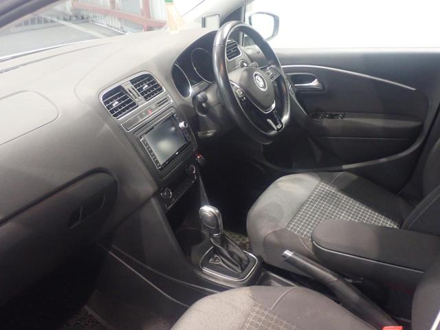 しっかりまとまった感のあるインパネ。各操作スイッチなども使いやすい位置に配置されていますよ。