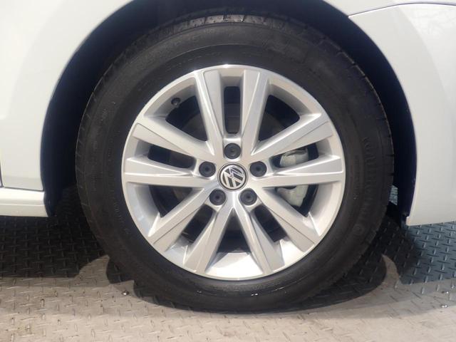 純正アルミが装着されています。ボディデザインとの相性もバッチリです。