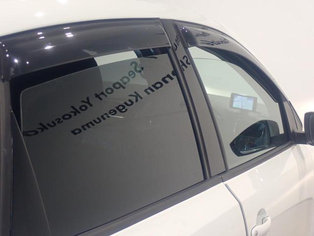 「サイドバイザー」が付いています。雨の日に、ちょっとだけ窓をあけることができるんですよ♪