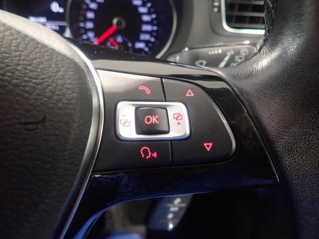 マルチファンクションステアリング、オーディオ機能などステアリングから手を離さずに操作でき、快適なドライビングをサポートします。音声操作機能付き！