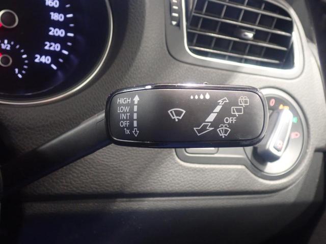 レインセンサーで雨を検知して自動でワイパーを作動させるオートワイパー機能付き！