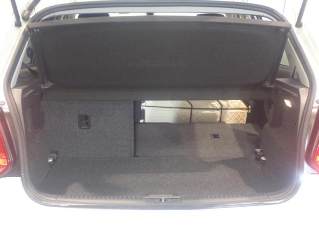 リヤシートを倒せば長さのあるお荷物も楽々！！