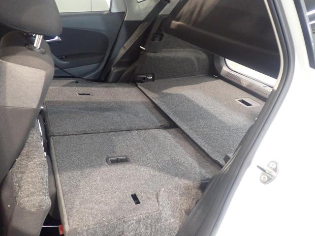 リヤシートを倒せば長さのあるお荷物も楽々！！