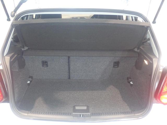 荷室は荷物を隠せるトノカバー付！充分な荷室の広さです！