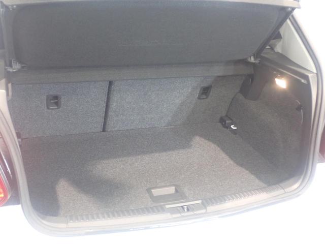 荷室は荷物を隠せるトノカバー付！充分な荷室の広さです！