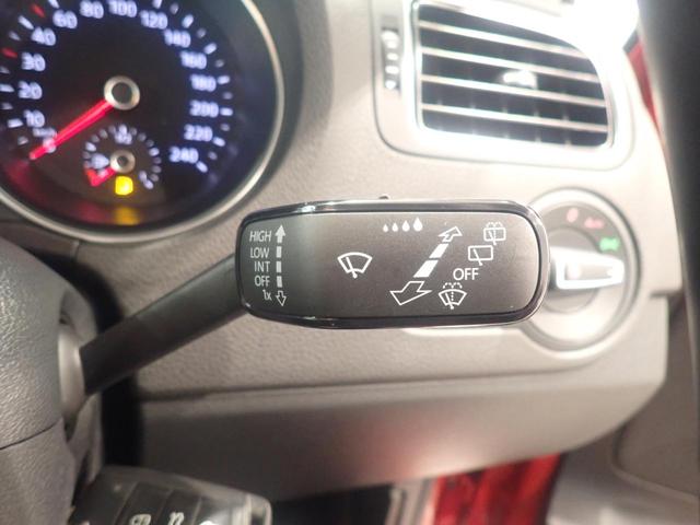 レインセンサーで雨を検知して自動でワイパーを作動させるオートワイパー機能付き！