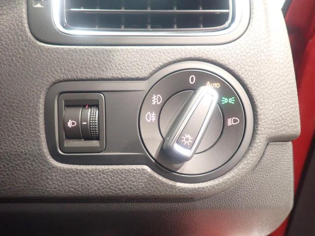 オートライト付！トンネルが連続している高速道路などＯＮＯＦＦしなくても大丈夫なのでとっても便利です。