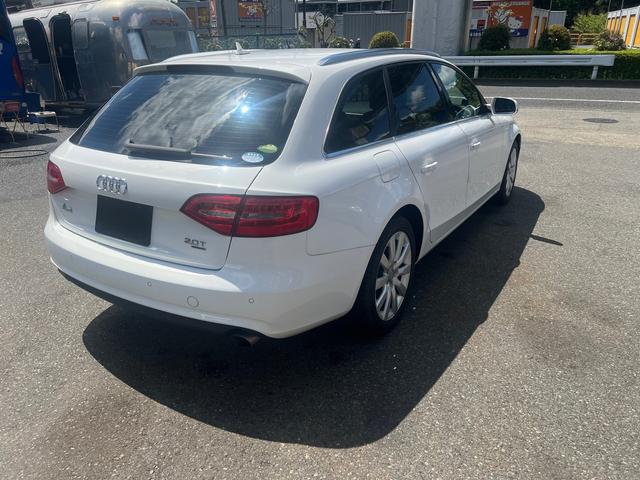 A4アバント 2.0TFSIクワトロ SEパッケージ 4WD 2013年モデル ワンオーナー	バックカメラ ナビ フルセグ ETC 本革シート フロア7AT 過給器設定モデル 車検整備付き(4枚目)