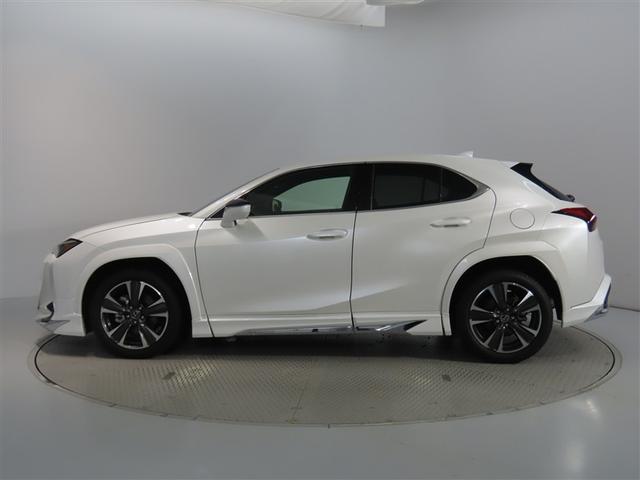 ＵＸ ＵＸ３００ｈ　バージョンＬ　１８インチ　ランフラットタイヤ＆アルミホイール　三眼フルＬＥＤヘッドランプ　ハンズフリーパワーバックドア　ドライブレコーダー　ＬＥＤフロントターンシグナルランプ　ＬＥＤコーナリングランプ（4枚目）