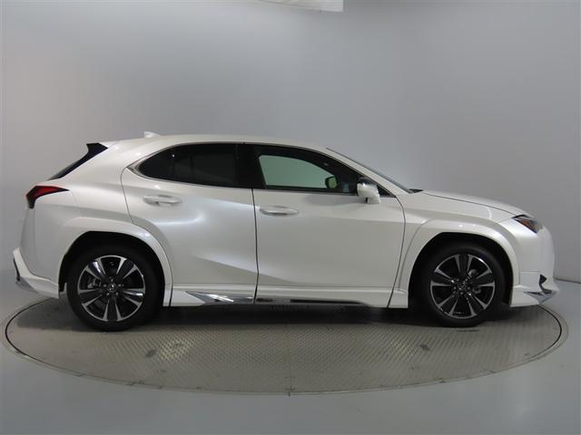 ＵＸ ＵＸ３００ｈ　バージョンＬ　１８インチ　ランフラットタイヤ＆アルミホイール　三眼フルＬＥＤヘッドランプ　ハンズフリーパワーバックドア　ドライブレコーダー　ＬＥＤフロントターンシグナルランプ　ＬＥＤコーナリングランプ（5枚目）