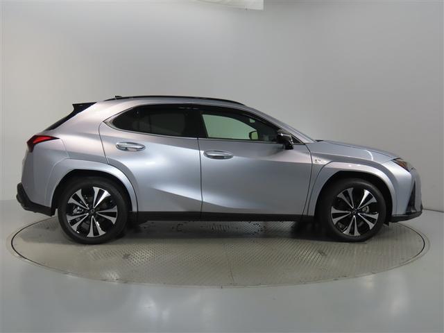 ＵＸ ＵＸ２５０ｈ　Ｆスポーツエモーショナルエクスプローラ　１８インチアルミホイール　ルーフレール　ハンズフリーパワーバックドア　ヘッドアップディスプレイ　ブラインドスポットモニター　パノラミックビューモニター　レーダークルーズコントロール（全車速追従機能付）（5枚目）