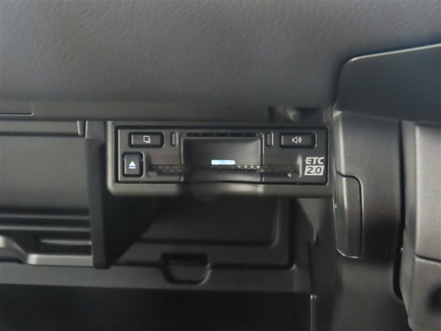 ＵＸ ＵＸ２５０ｈ　Ｆスポーツエモーショナルエクスプローラ　１８インチアルミホイール　ルーフレール　ハンズフリーパワーバックドア　ヘッドアップディスプレイ　ブラインドスポットモニター　パノラミックビューモニター　レーダークルーズコントロール（全車速追従機能付）（17枚目）