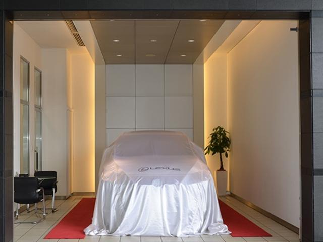 レクサスライフのスタートを専用のプレゼンテーションルームでお祝いいたします。