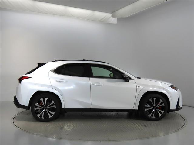 ＵＸ ＵＸ２５０ｈ　Ｆスポーツエモーショナルエクスプローラ　１８インチアルミホイール　ハンズフリーパワーバックドア　ヘッドアップディスプレイ　パーキングサポートブレーキ　ブラインドスポットモニター　レーダークルーズコントロール（全車速追従機能付）　ムーンルーフ（5枚目）