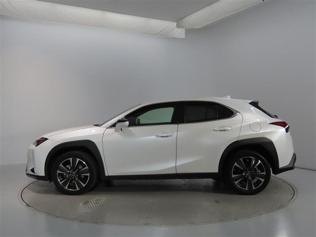 ＵＸ ＵＸ２５０ｈ　バージョンＬ　１８インチアルミホイール　ハンズフリーパワーバックドア　ヘッドアップディスプレイ　三眼フルＬＥＤヘッドランプ　パーキングサポートブレーキ　ブラインドスポットモニター　パノラミックビューモニター（4枚目）