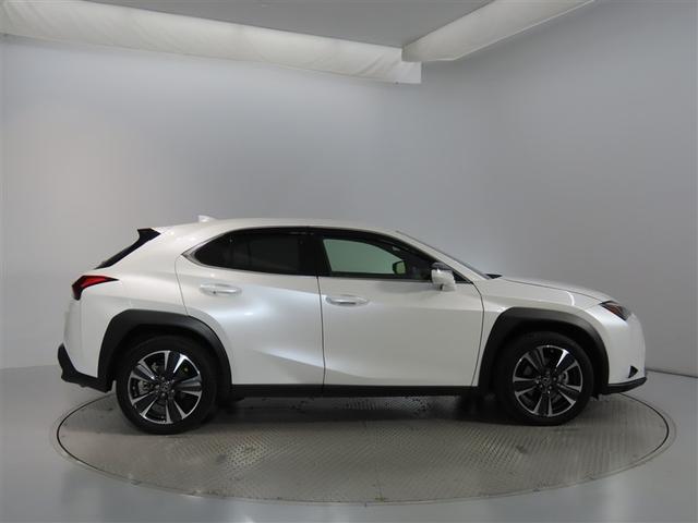 ＵＸ ＵＸ２５０ｈ　バージョンＬ　１８インチアルミホイール　ハンズフリーパワーバックドア　ヘッドアップディスプレイ　三眼フルＬＥＤヘッドランプ　パーキングサポートブレーキ　ブラインドスポットモニター　パノラミックビューモニター（5枚目）