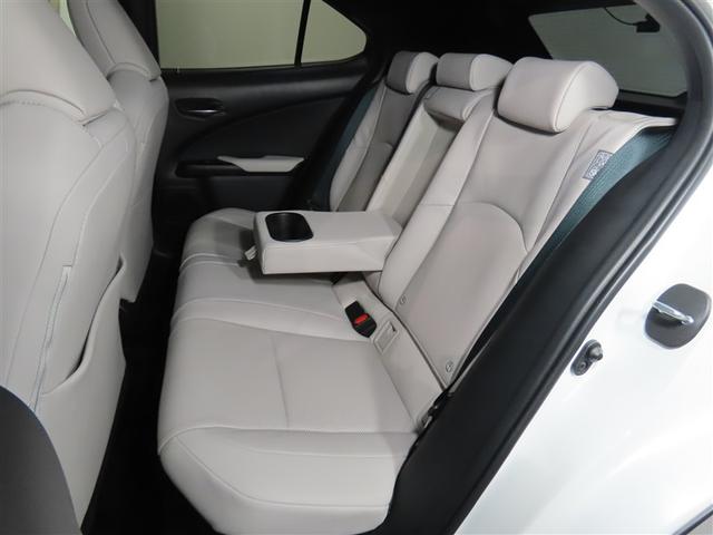 ＵＸ ＵＸ２５０ｈ　バージョンＬ　１８インチアルミホイール　ハンズフリーパワーバックドア　ヘッドアップディスプレイ　三眼フルＬＥＤヘッドランプ　パーキングサポートブレーキ　ブラインドスポットモニター　パノラミックビューモニター（11枚目）