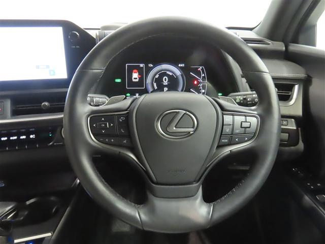 ＵＸ ＵＸ２５０ｈ　バージョンＬ　１８インチアルミホイール　ハンズフリーパワーバックドア　ヘッドアップディスプレイ　三眼フルＬＥＤヘッドランプ　パーキングサポートブレーキ　ブラインドスポットモニター　パノラミックビューモニター（14枚目）