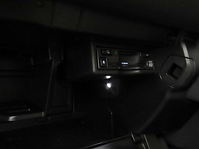 ＵＸ ＵＸ２５０ｈ　バージョンＬ　１８インチアルミホイール　ハンズフリーパワーバックドア　ヘッドアップディスプレイ　三眼フルＬＥＤヘッドランプ　パーキングサポートブレーキ　ブラインドスポットモニター　パノラミックビューモニター（17枚目）