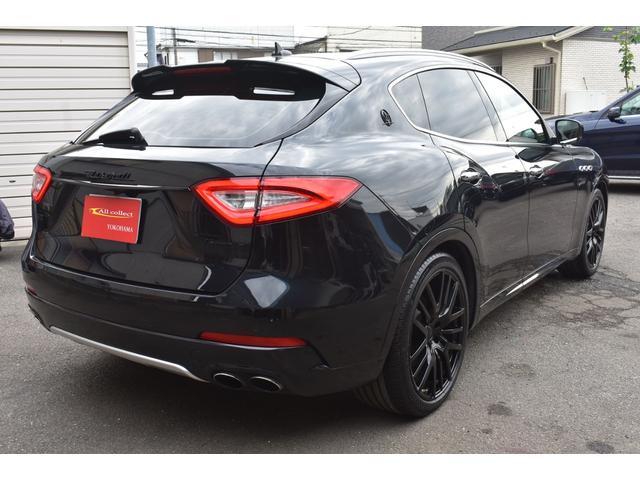 レヴァンテ S 禁煙車 スポーツPKG 純正アンテオ21AW レッドレザーインテリア 左右パワーシート 前後シートヒーター キックセンサー harman/kardon カーボンパネルインテリア パノラマサンルーフ(4枚目)