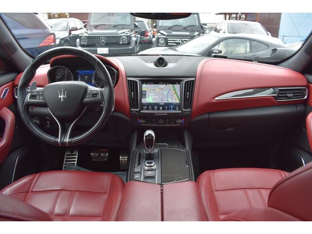 レヴァンテ S 禁煙車 スポーツPKG 純正アンテオ21AW レッドレザーインテリア 左右パワーシート 前後シートヒーター キックセンサー harman/kardon カーボンパネルインテリア パノラマサンルーフ(12枚目)