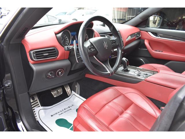 レヴァンテ S 禁煙車 スポーツPKG 純正アンテオ21AW レッドレザーインテリア 左右パワーシート 前後シートヒーター キックセンサー harman/kardon カーボンパネルインテリア パノラマサンルーフ(13枚目)