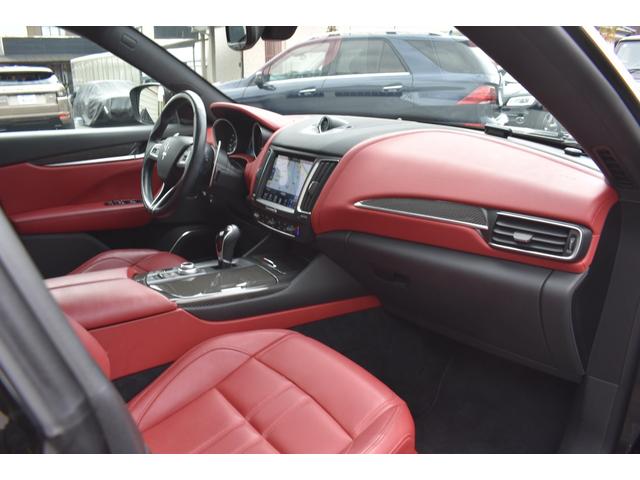 レヴァンテ S 禁煙車 スポーツPKG 純正アンテオ21AW レッドレザーインテリア 左右パワーシート 前後シートヒーター キックセンサー harman/kardon カーボンパネルインテリア パノラマサンルーフ(15枚目)