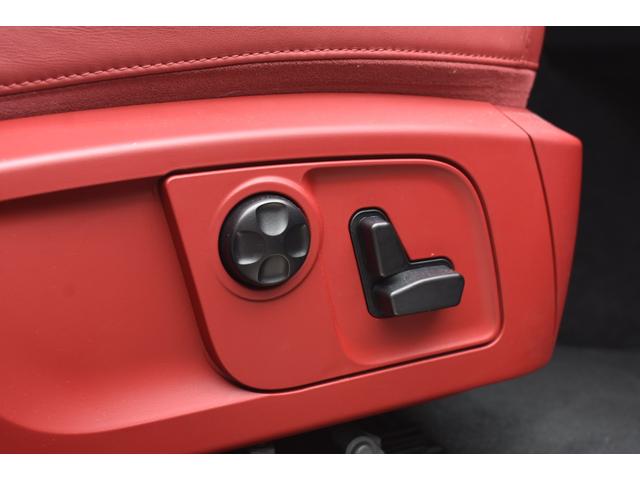 レヴァンテ S 禁煙車 スポーツPKG 純正アンテオ21AW レッドレザーインテリア 左右パワーシート 前後シートヒーター キックセンサー harman/kardon カーボンパネルインテリア パノラマサンルーフ(16枚目)