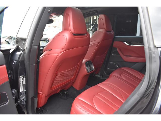 レヴァンテ S 禁煙車 スポーツPKG 純正アンテオ21AW レッドレザーインテリア 左右パワーシート 前後シートヒーター キックセンサー harman/kardon カーボンパネルインテリア パノラマサンルーフ(18枚目)