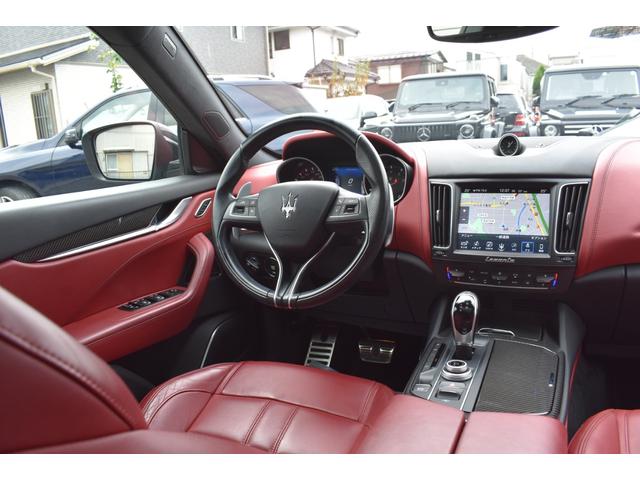 レヴァンテ S 禁煙車 スポーツPKG 純正アンテオ21AW レッドレザーインテリア 左右パワーシート 前後シートヒーター キックセンサー harman/kardon カーボンパネルインテリア パノラマサンルーフ(20枚目)