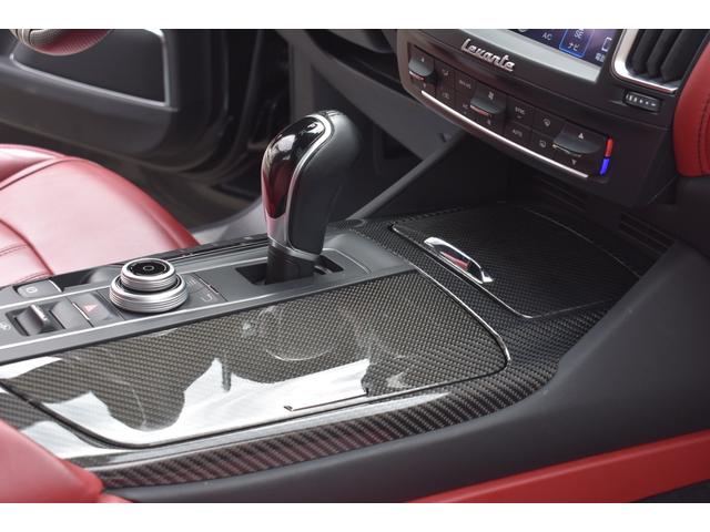 レヴァンテ S 禁煙車 スポーツPKG 純正アンテオ21AW レッドレザーインテリア 左右パワーシート 前後シートヒーター キックセンサー harman/kardon カーボンパネルインテリア パノラマサンルーフ(25枚目)