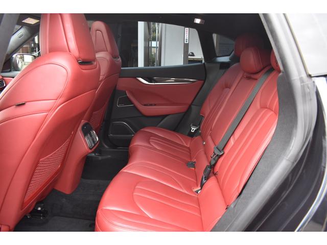 レヴァンテ S 禁煙車 スポーツPKG 純正アンテオ21AW レッドレザーインテリア 左右パワーシート 前後シートヒーター キックセンサー harman/kardon カーボンパネルインテリア パノラマサンルーフ(38枚目)