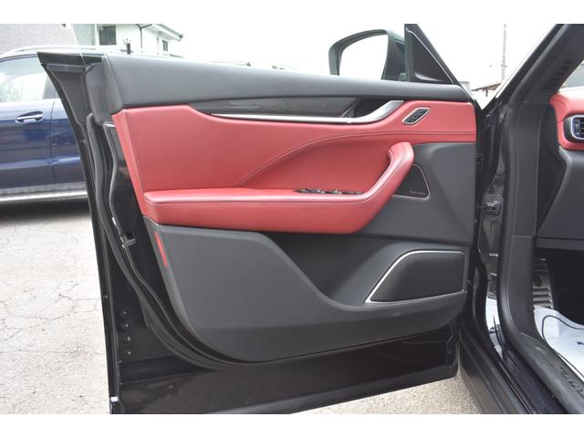 レヴァンテ S 禁煙車 スポーツPKG 純正アンテオ21AW レッドレザーインテリア 左右パワーシート 前後シートヒーター キックセンサー harman/kardon カーボンパネルインテリア パノラマサンルーフ(40枚目)