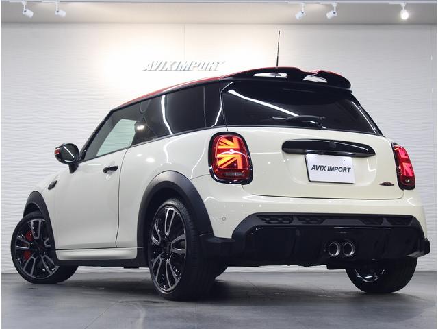 ＭＩＮＩ ジョンクーパーワークス　ジョンクーパーワークストリム　ＪＣＷ　後期型　半革　シートヒーター　ＨＤＤナビ　Ｂカメラ　ＡＣＣ　パーキング＆ドライビングアシスト　フル液晶メーター　純正１８ＡＷ　禁煙（2枚目）