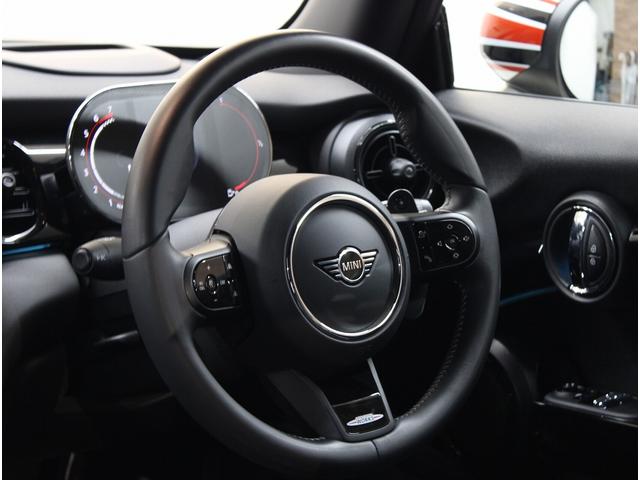 ＭＩＮＩ ジョンクーパーワークス　ジョンクーパーワークストリム　ＪＣＷ　後期型　半革　シートヒーター　ＨＤＤナビ　Ｂカメラ　ＡＣＣ　パーキング＆ドライビングアシスト　フル液晶メーター　純正１８ＡＷ　禁煙（8枚目）