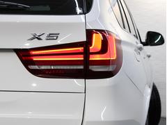 ＳＵＶ特有の使用感はとても少なくお洒落なアイボリーレザースポーツシートにパノラマサンルーフ・電動リアゲート・全席シートヒーター・ソフトクローズドアが装備されたセレクトパッケージ！！ 4