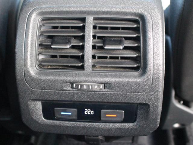 TSI コンフォートライン UpgradePKG DiscoverPro ETC2.0 LED 認定中古車 アルミホイール レザーステアリング クルーズコントロール ダークティンテッドガラス レザーシフトノブ オートホールド(10枚目)