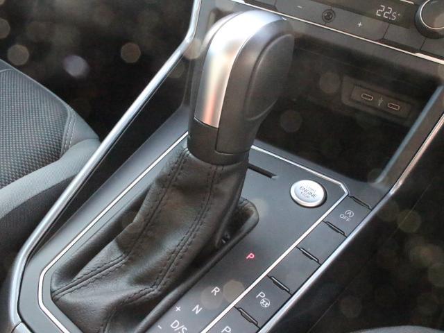 TSIハイライン Safety&TechnologyPKG ACC プリクラッシュブレーキ レーンキープアシスト ブラインドスポット 前後コーナーセンサー IqLED デジタルメーターパネル パドルシフト 認定中古車(11枚目)