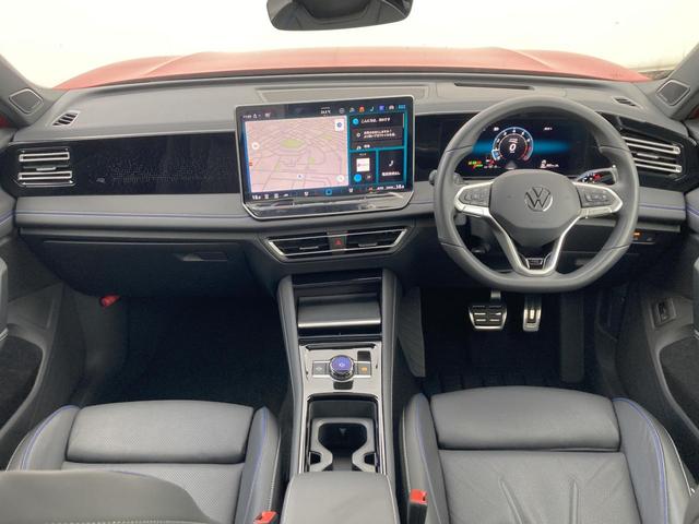 ティグアン eTSI Rライン レザー&ラグジュアリーパッケージ 認定中古車 デモカー(試乗車) 電動パノラマスライディングルーフ Harman Kardonオーディオ マトリクスLED 本革シート DCC Pro 20インチアルミ(9枚目)