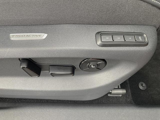 ティグアン eTSI Rライン レザー&ラグジュアリーパッケージ 認定中古車 デモカー(試乗車) 電動パノラマスライディングルーフ Harman Kardonオーディオ マトリクスLED 本革シート DCC Pro 20インチアルミ(12枚目)