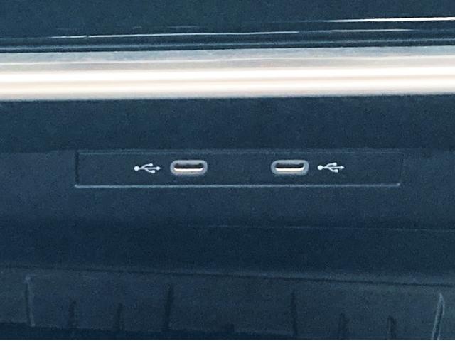 ティグアン eTSI Rライン レザー&ラグジュアリーパッケージ 認定中古車 デモカー(試乗車) 電動パノラマスライディングルーフ Harman Kardonオーディオ マトリクスLED 本革シート DCC Pro 20インチアルミ(24枚目)